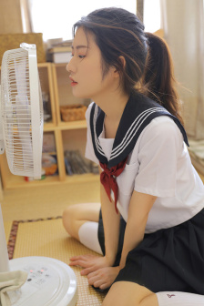 丰满双乳秘书被老板狂揉捏